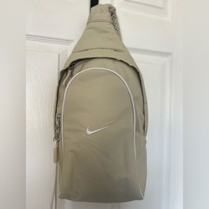 Nike Sportswear Essentials Sling Bag Cream Color
RATTAN/ RATTAN/ PHANTOM